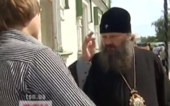 Хороший сюжет о происходящем в Лавре.