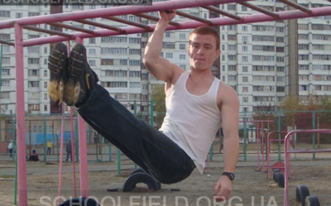 Pull-up bar abs workout