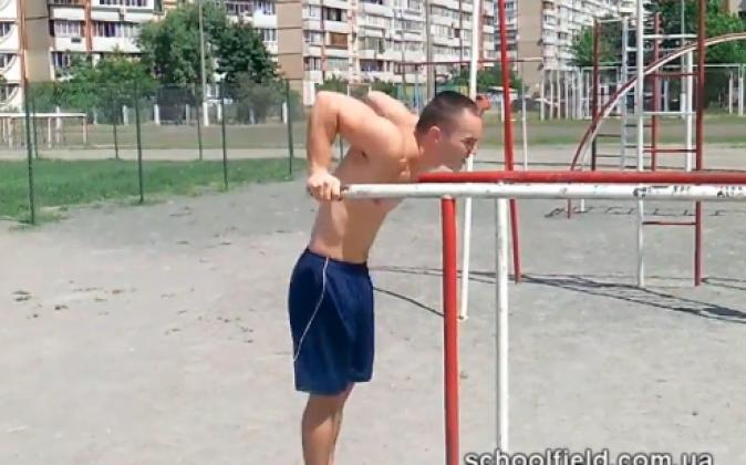 70 віджимань на брусах, чиста техніка!