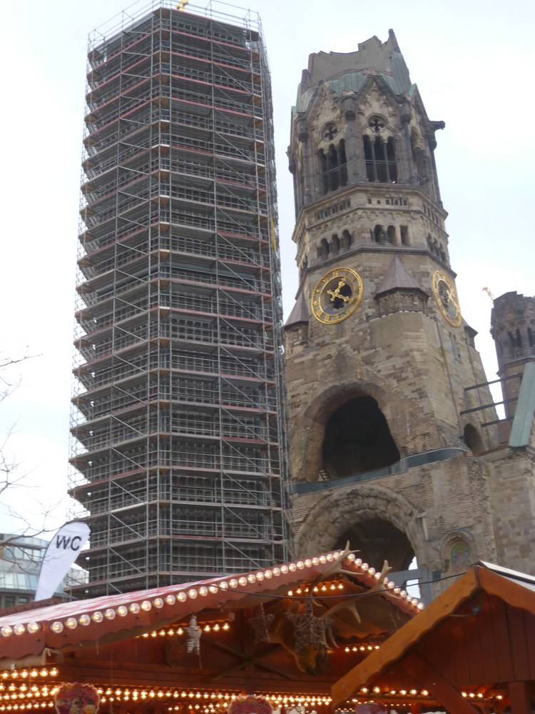 Знаменитые рождественские рынки: "Weihnachtsmarkt an der Gedächtniskirche" в Берлине